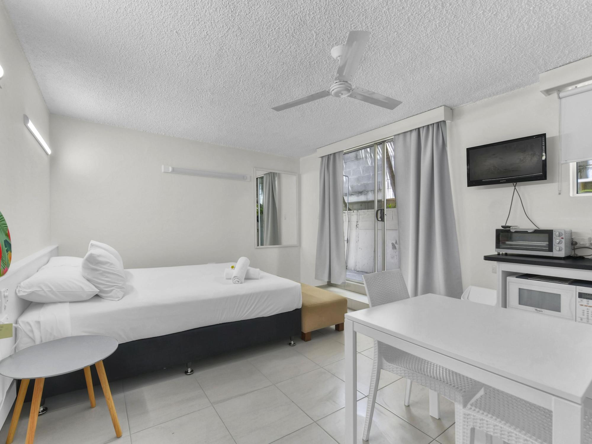 Camden Motor Inn Mermaid Beach Экстерьер фото